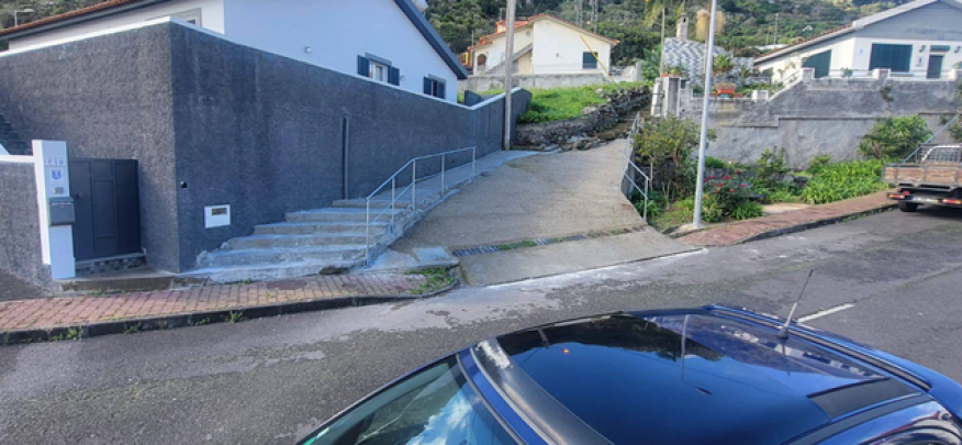 Colocação de varandim na Vereda da Pontinha F