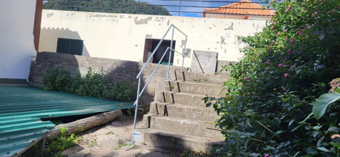 Colocação de Varandim no Acesso à Igreja da Ribeira Seca