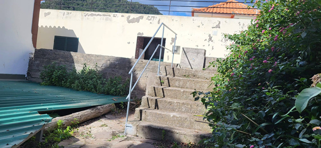 Colocação de Varandim no Acesso à Igreja da Ribeira Seca