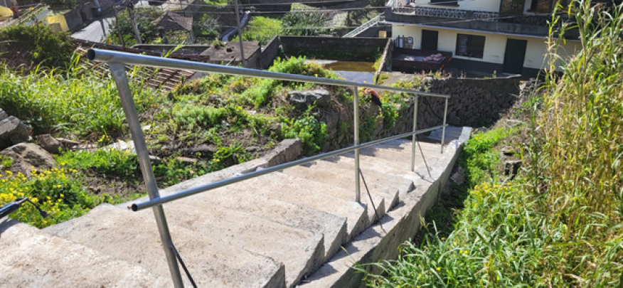 Coloca&ccedil;&atilde;o de um varandim de prote&ccedil;&atilde;o na Vereda da Boca do Risco