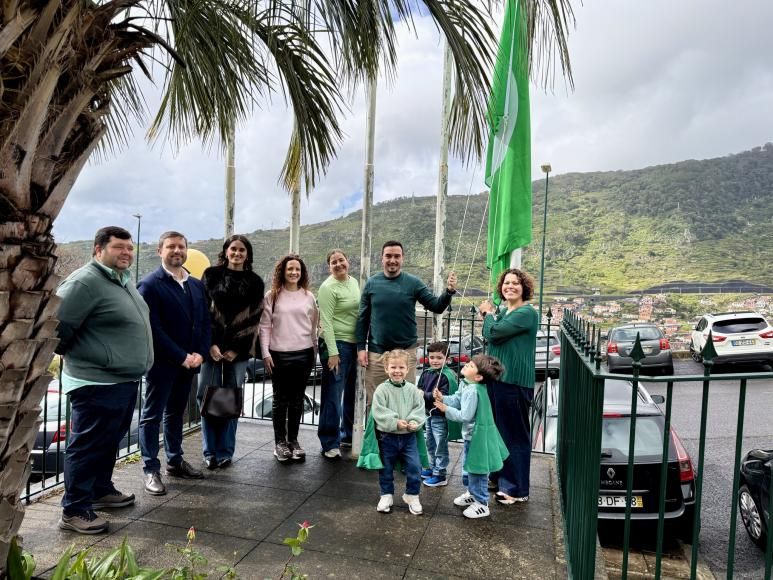 Presen&ccedil;a da Junta de freguesia de Machico no hastear da Bandeira Eco-Escolas do Infant&aacute;rio Rainha Santa isabel
