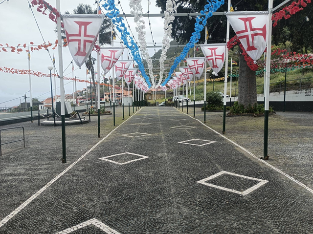 Limpeza do adro da Igreja do Piquinho
