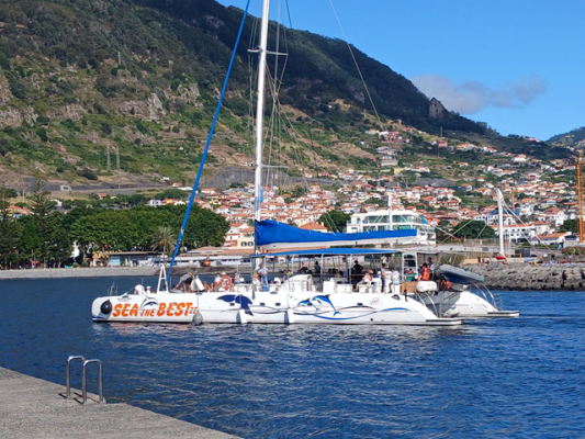 Primeiro Passeio de Catamar&atilde; &agrave;s Ilhas Desertas foi um sucesso!
