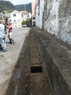 Limpeza do parque de estacionamento - atr&aacute;s da Igreja da Ribeira Seca